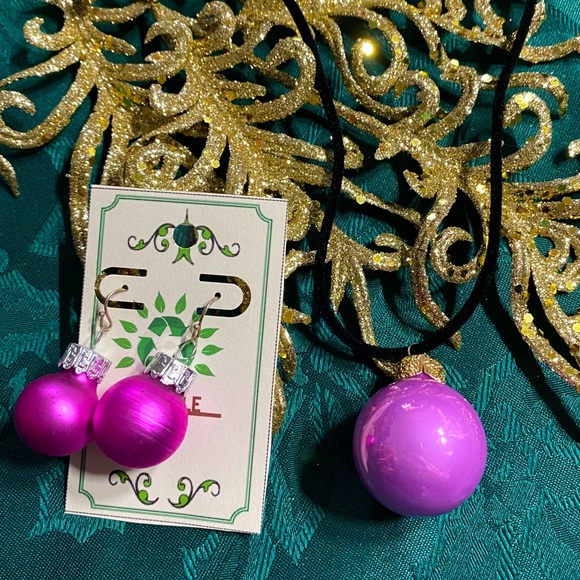 🎄New Christmas Bulb Earrings & Necklace Set - Picture 1 of 8